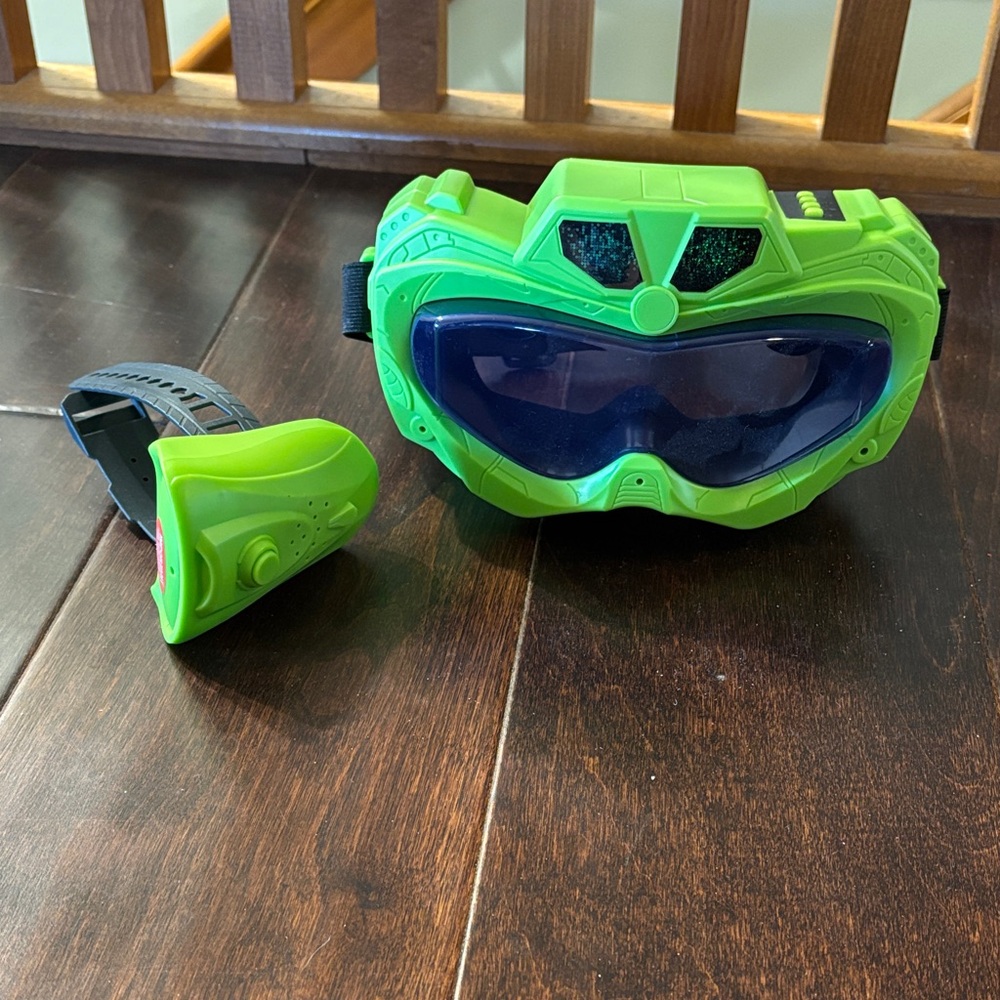 Green VR Headset with Controller